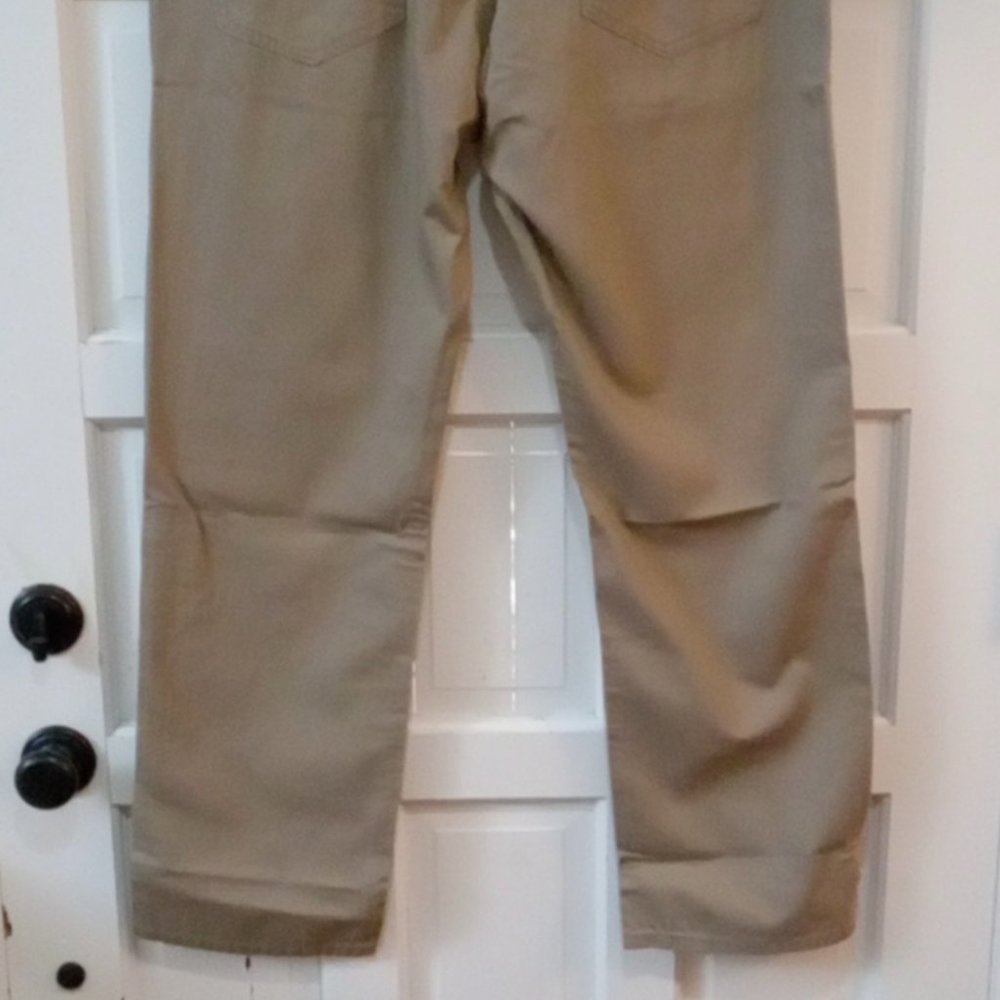 NWT Levi Strauss Relaxed Fit Men's Khaki Color Jeans Style 559 Size 38-32 - Picture 14 of 16